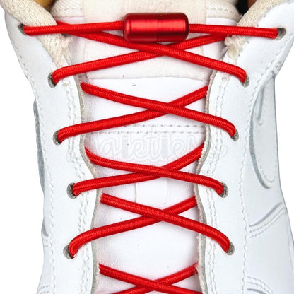 Elastische veters zonder strikken rond 3mm capsule sluiting rood met stretch uitgerekt