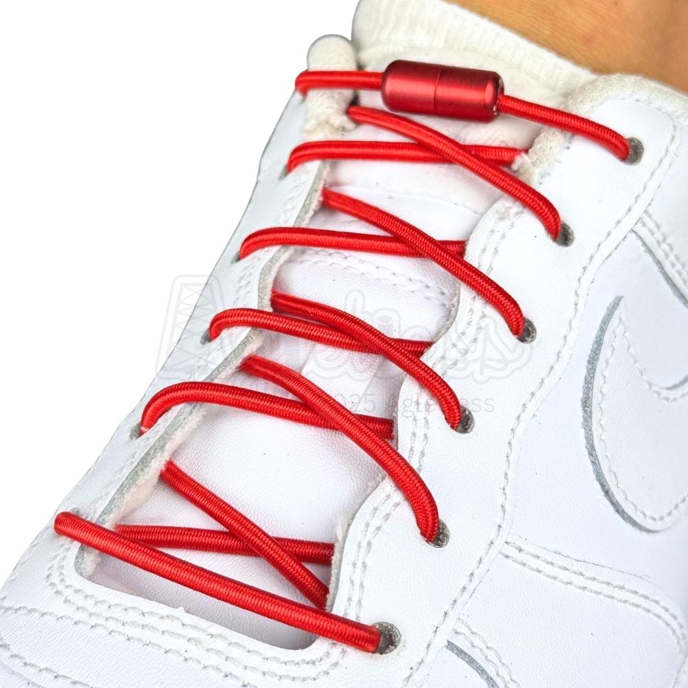 Elastische veters zonder strikken rond 3mm capsule sluiting rood geregen in witte Nike Air Force 1