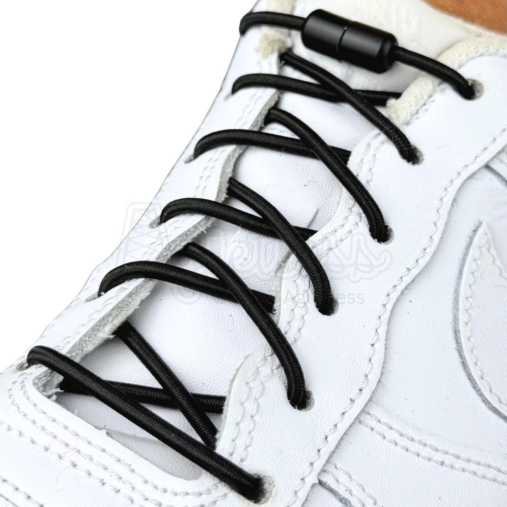 Elastische veters zonder strikken rond 3mm capsule sluiting zwart geregen in witte Nike Air Force 1