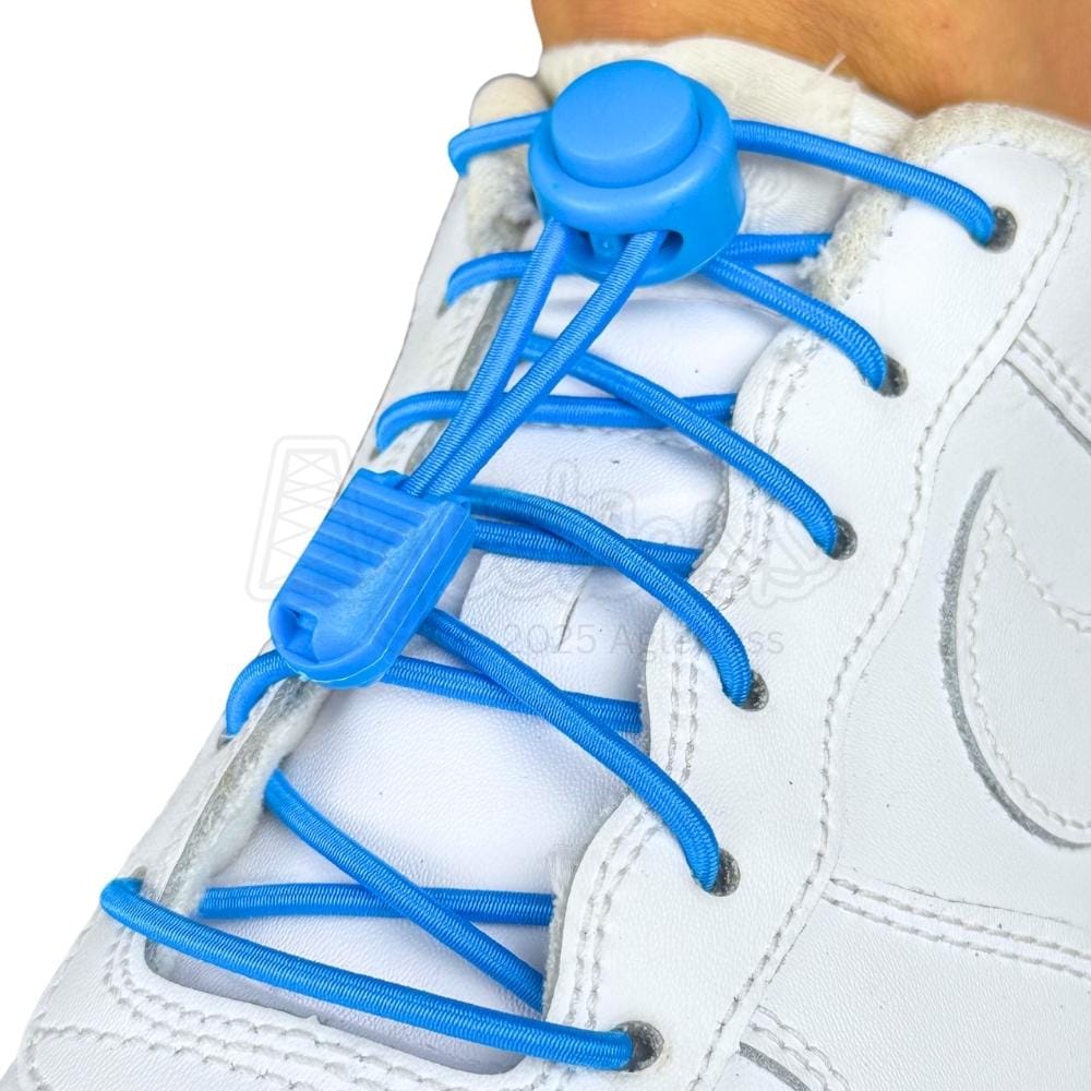 Elastische veters zonder strikken rond 3mm lock sluiting lichtblauw geregen in witte Nike Air Force 1