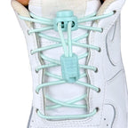 Elastische veters zonder strikken rond 3mm lock sluiting lichtgroen met stretch uitgerekt