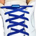 Elastische veters zonder strikken rond 5mm capsule sluiting blauw met stretch uitgerekt