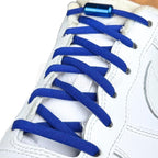 Elastische veters zonder strikken rond 5mm capsule sluiting blauw geregen in witte Nike Air Force 1