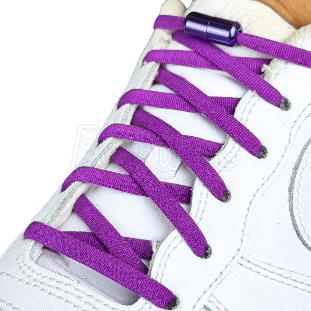 Elastische veters zonder strikken rond 5mm capsule sluiting paars geregen in witte Nike Air Force 1