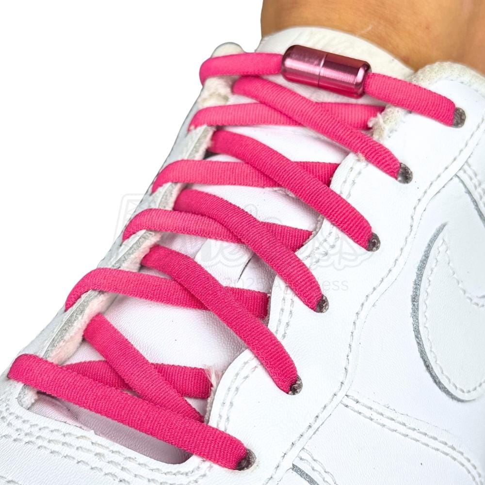 Elastische veters zonder strikken rond 5mm capsule sluiting rozenrood geregen in witte Nike Air Force 1