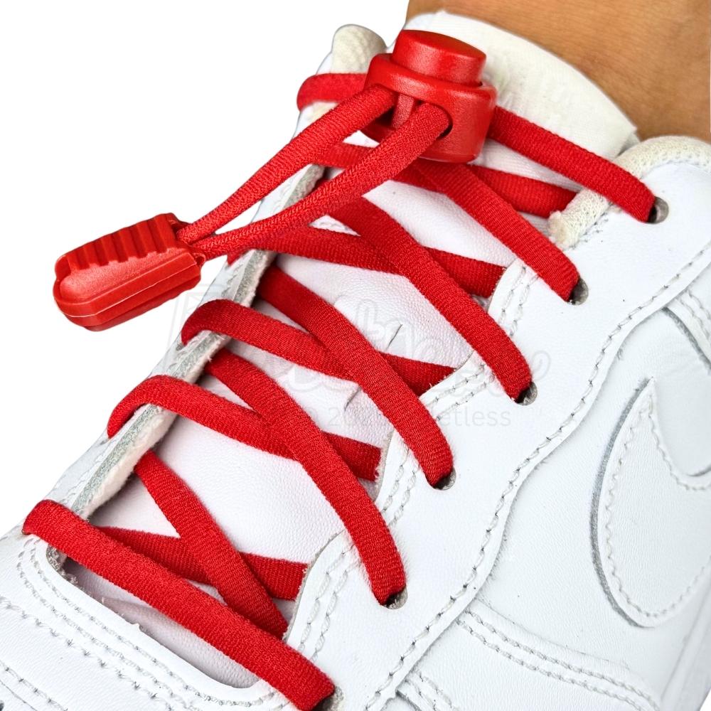Elastische veters zonder strikken rond 5mm lock sluiting rood geregen in witte Nike Air Force 1