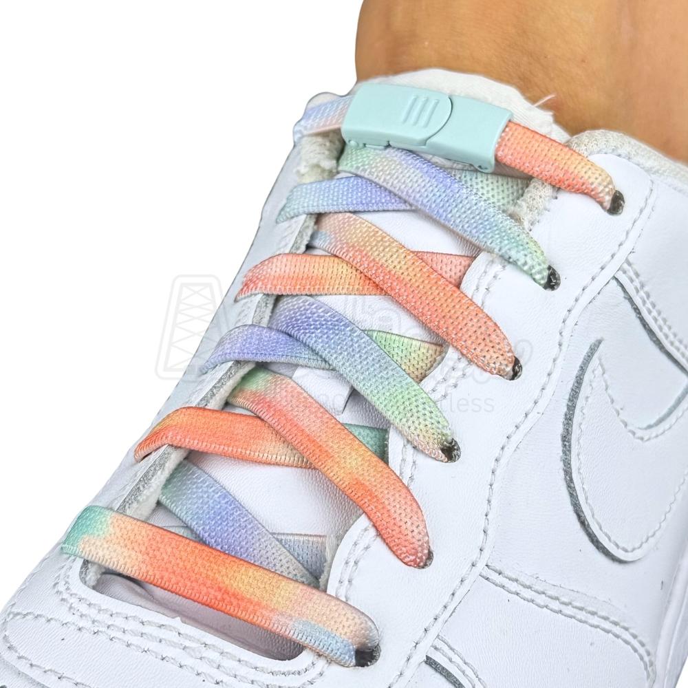 Elastische veters zonder strikken tie-dye 9mm magnetische sluiting driekleurig oranje geregen in witte Nike Air Force 1