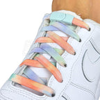 Elastische veters zonder strikken tie-dye 9mm magnetische sluiting driekleurig oranje geregen in witte Nike Air Force 1
