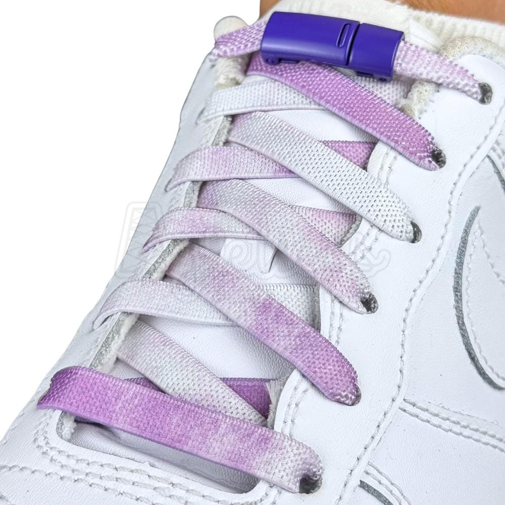 Elastische veters zonder strikken tie-dye 9mm magnetische sluiting paars geregen in witte Nike Air Force 1