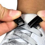 Elastische veters zonder strikken tie-dye 9mm magnetische sluiting zwart wit detailfoto van hoe de sluiting werkt