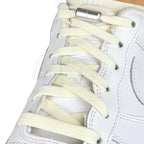 Elastische veters zonder strikken vintage 8mm capsule sluiting gebrokenwit geregen in witte Nike Air Force 1