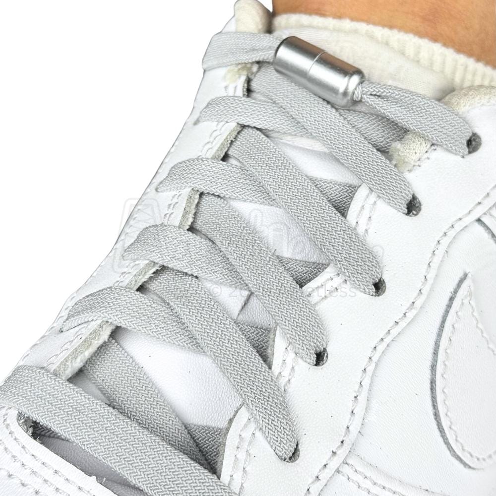 Elastische veters zonder strikken vintage 8mm capsule sluiting grijs geregen in witte Nike Air Force 1