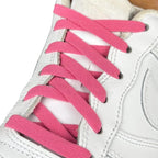 Elastische veters zonder strikken vintage 8mm onzichtbare clipjes fuchsia geregen in witte Nike Air Force 1