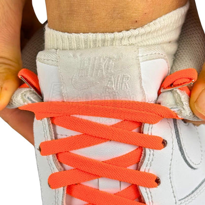 Elastische veters zonder strikken vintage 8mm onzichtbare clipjes oranje detailfoto van hoe de sluiting werkt