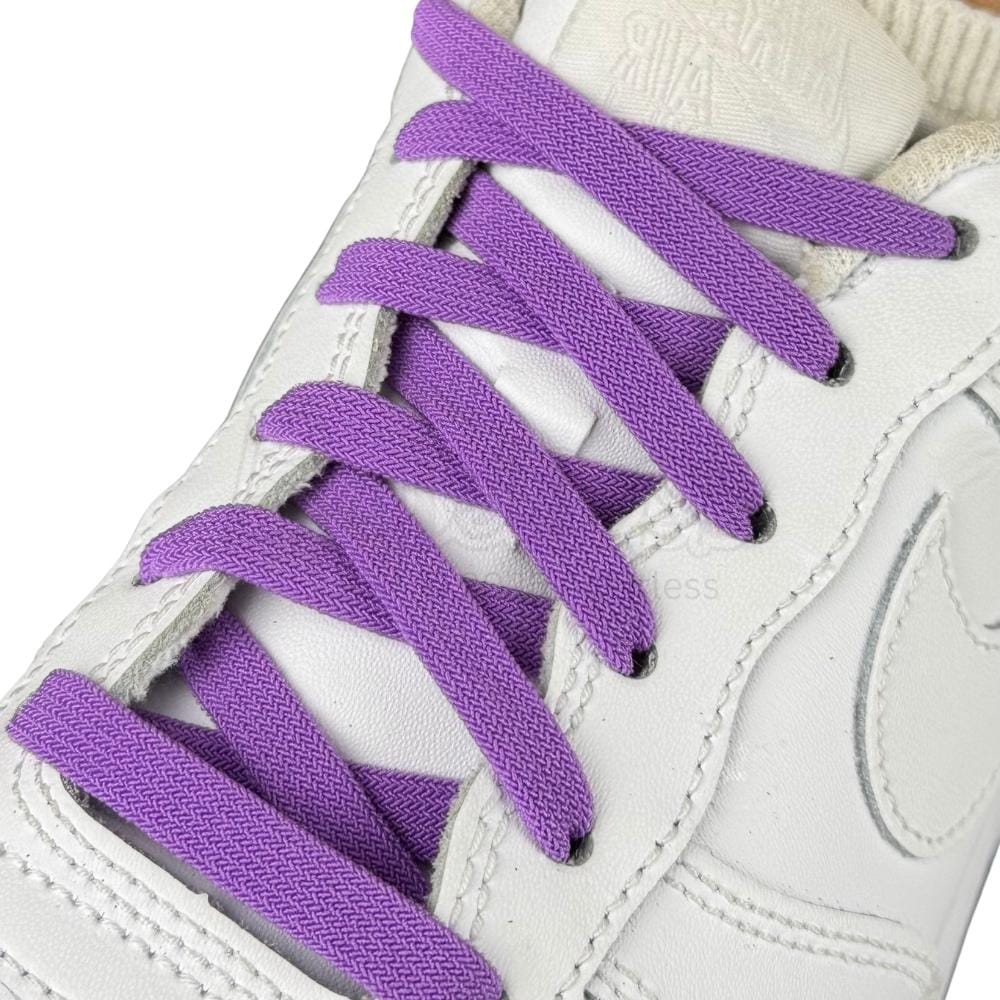 Elastische veters zonder strikken vintage 8mm onzichtbare clipjes paars geregen in witte Nike Air Force 1